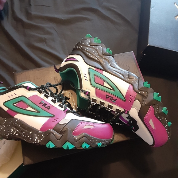 Filas - Picture 3 of 3